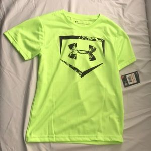 Boys under armor T-shirt